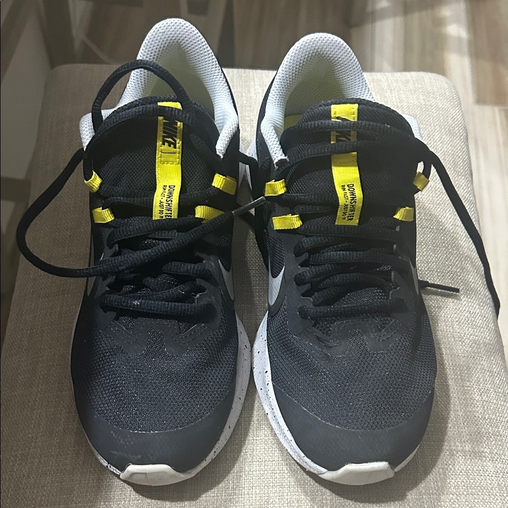 Nike boys  Black and Yellow Athletic Shoes